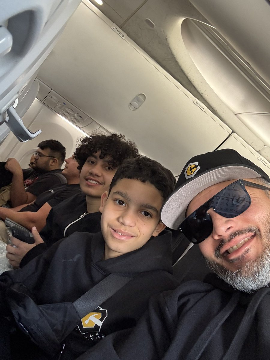 If I tweet out during bad times , I have to make sure I do the same during good times. 
S/O to <a href="/AmericanAir/">americanair</a> , the last few flights I’ve taken were all comfortable and on time.  
Definitely had a good experience flying with my sons recently. 
I look forward to my next one ✈️.