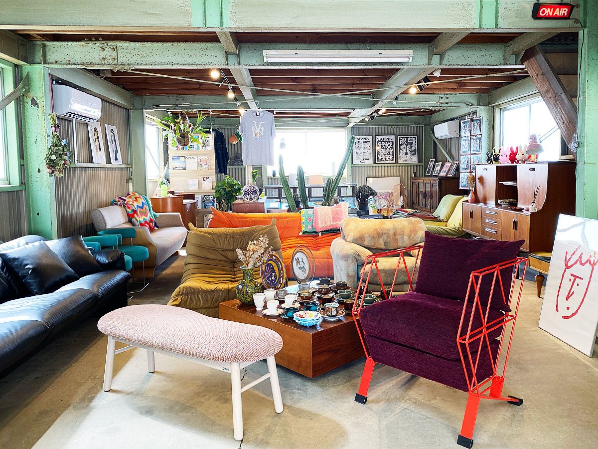 浜松・篠原町にビンテージ家具と雑貨のセレクトショップ 一点物300点