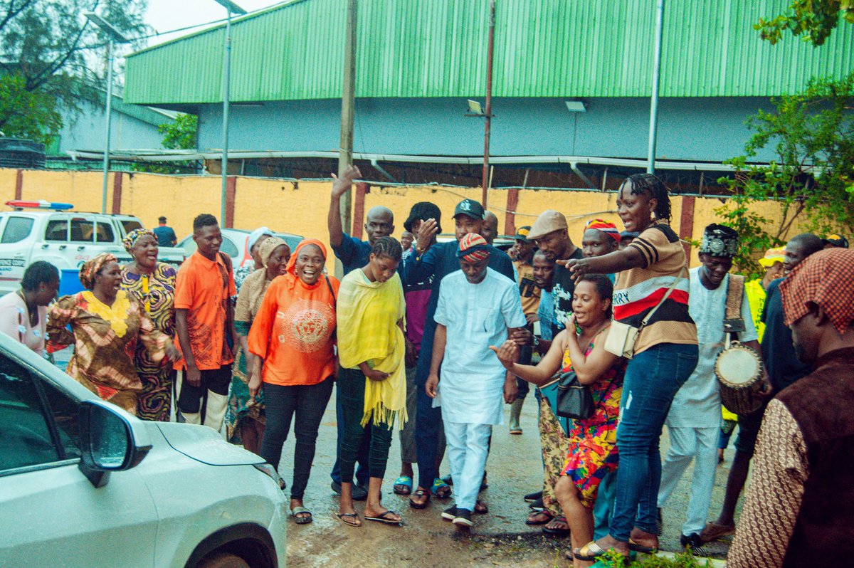UndisputedIyke1's tweet photo. Screened. Cleared. Committed. ✅

Ojomu Taiwo @OjomuTaiwo has officially crossed the first hurdle on the path to Somolu leadership. The journey to a more responsive, people-centered local government has begun.

A man with the people!!!! https://t.co/VttNdVKBF0