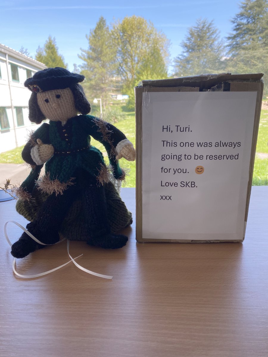 Turi__King's tweet image. You will not believe what arrived today! Squeak! Nothing less than #SystonKnittingBanxy's @richard_third! He's amazing! So touched! Have taken him to see @UniofBath campus & @MilnerCentre. He now has pride of place on my desk! 😍
@Ady_Dayman @9amben @bbcemt @banksy