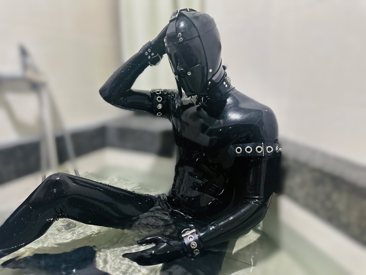誰要陪膠偶洗澡🛁
👕<a href="/YUELAN_latex/">YUELAN</a> 
⛓️<a href="/kbboy_official/">KBboy</a>