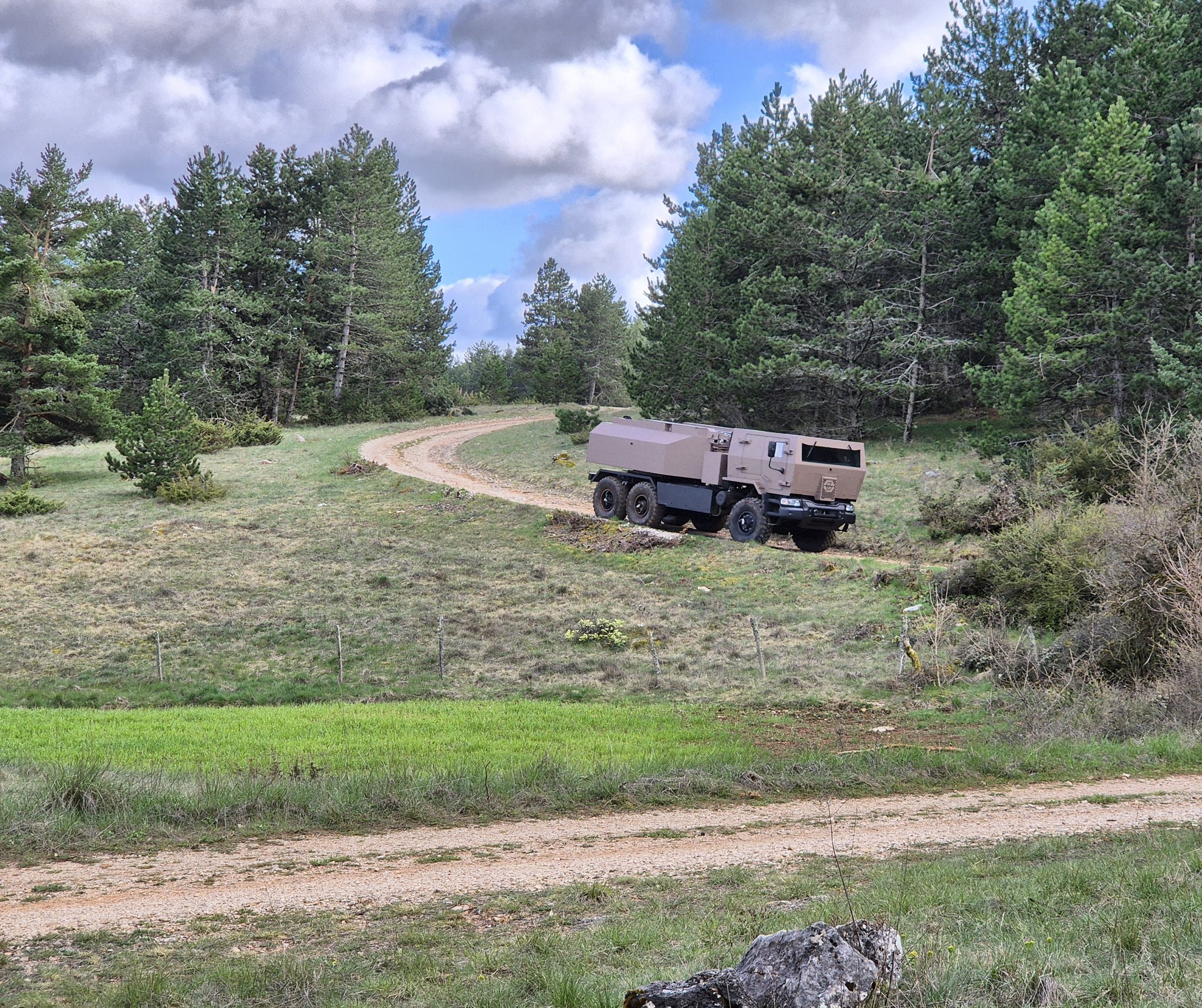 GpyQnM7WkAAlL3x?format=jpg&name=large