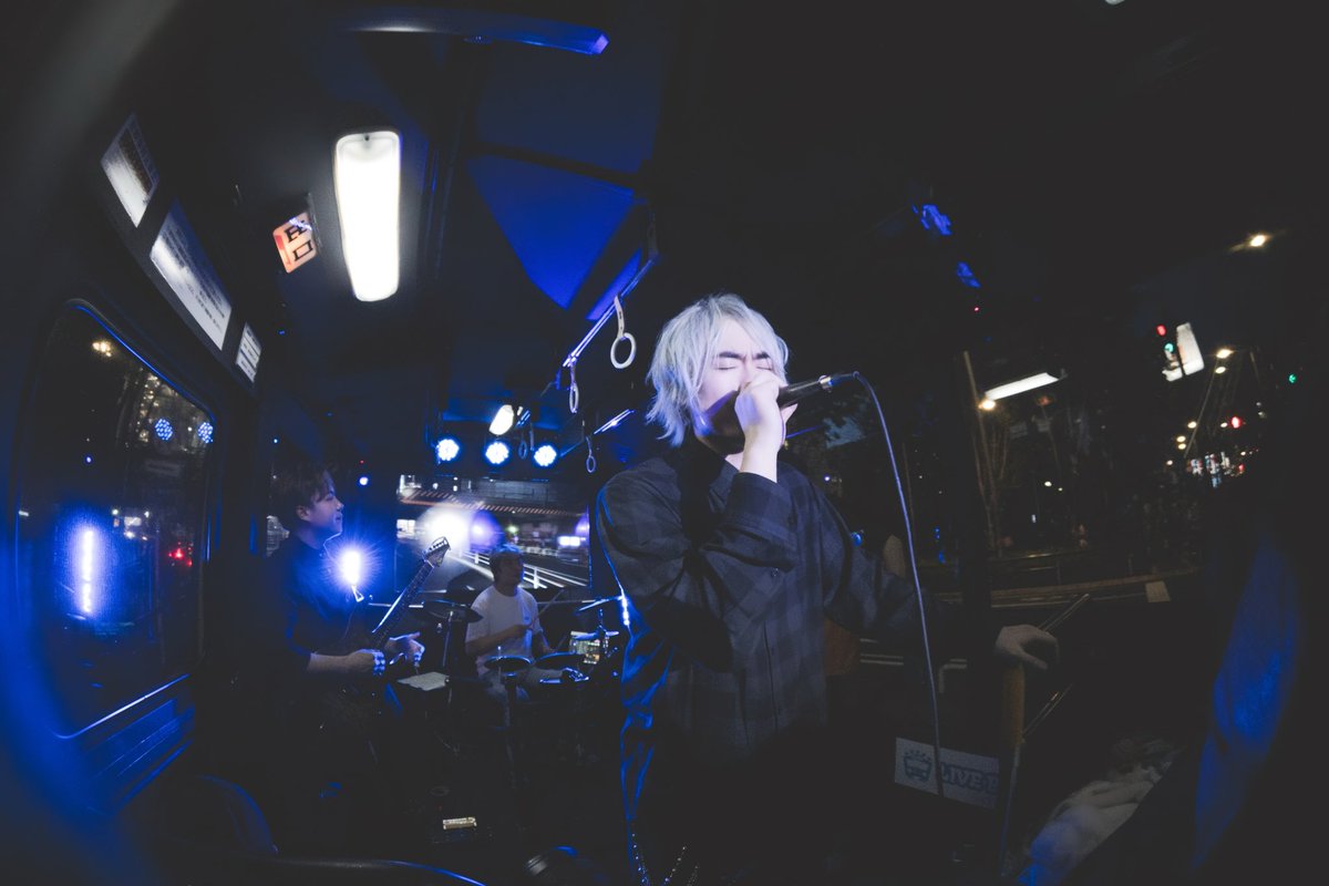 BaishaJAWS x LiveBus
渋谷で皆さんと一緒の春の黄昏
めちゃくちゃ楽しかった！
最高のメモリー！
ありがとう😭
いまも、会いたいです❤️
#baishajaws #ready4thejaws #白鲨jaws #livebus #バンド　#ライブ　#渋谷