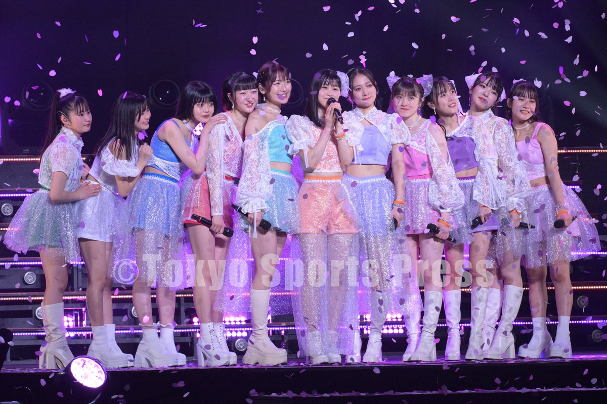つばきファクトリー・八木栞卒業コンサート メンバーら涙も本人は笑顔