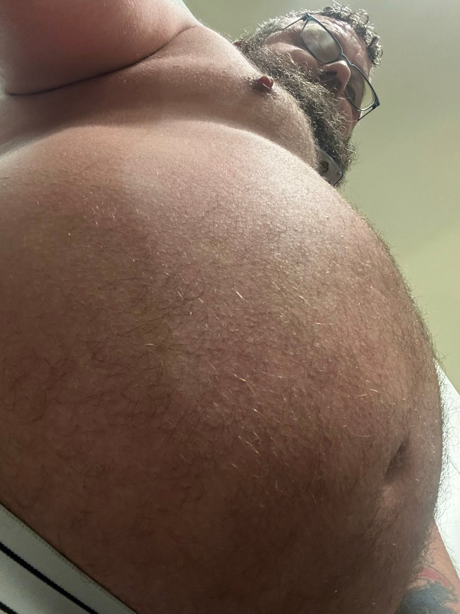 Core &amp; cardio today. Now Daddy’s belly needs some attention.

#gaycub #gaypup #musclecub #musclepup #roidgut