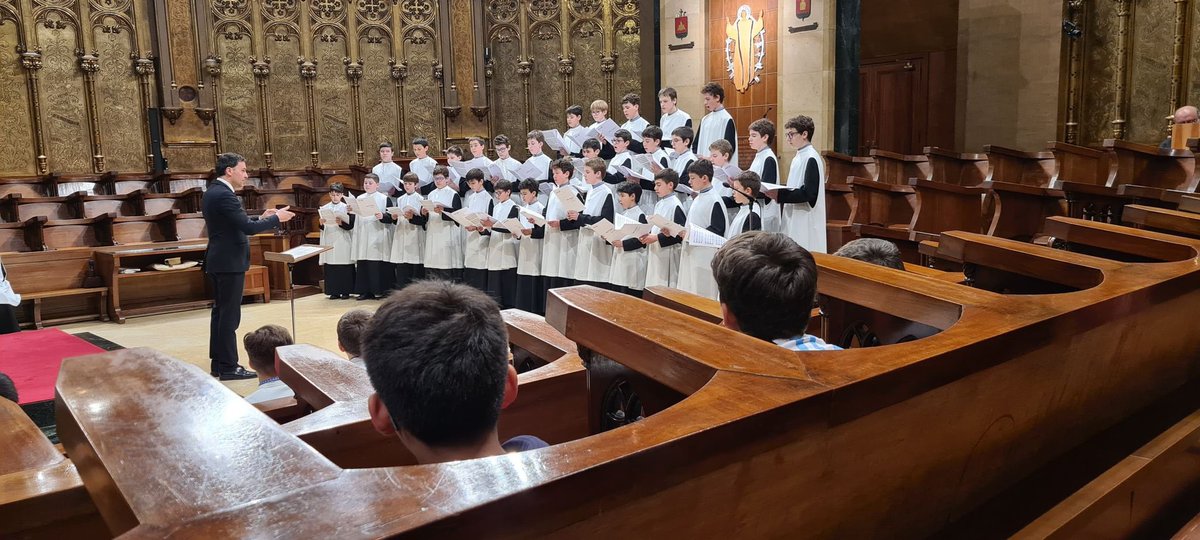 stjosepgracia's tweet photo. Dos dies espectaculars a Montserrat!
L’alumnat de 1r d’ESO hem pogut gaudir d’unes convivències molt entretingudes: hem fet pati amb els escolans, hem jugat a l’Amagada i després hem anat a fer un volt per un entorn privilegiat. 

#santjosepcmgràcia #sjg #viuCM https://t.co/0kwZsS2ruJ