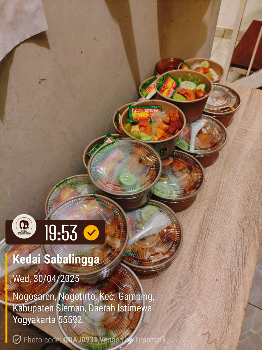 Order masuk, kami masak ♥️
Siap dibagikan.

Alhamdulillah. Ricebowl masih jadi menu primadona ternyata. Terima kasih sudah melarisi Kedai kami ya!
