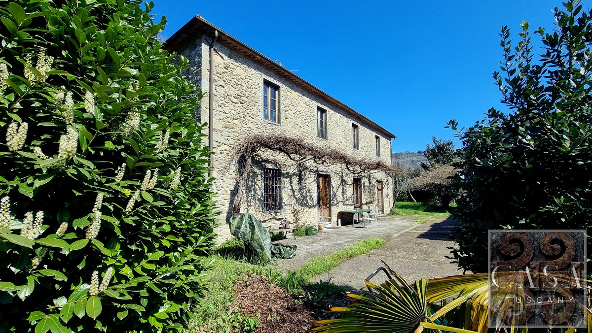 italianhouses's tweet image. 🇮🇹TOSCANA!! Stone farmhouse in the #Tuscan hills of #Barga, dating back to the early 1900s, in a private and panoramic location. €500,000.

#propertyitaly #tuscany #lucca #luxuryhomes
italianhousesforsale.com/property-in-it…