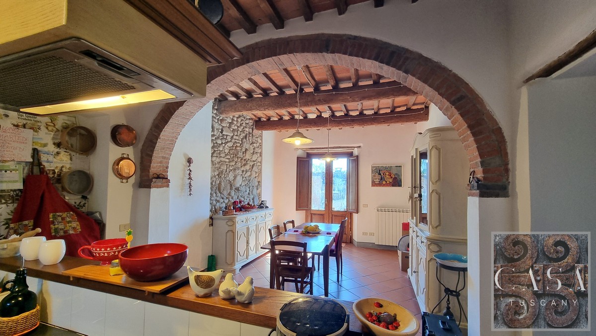 italianhouses's tweet image. 🇮🇹TOSCANA!! Stone farmhouse in the #Tuscan hills of #Barga, dating back to the early 1900s, in a private and panoramic location. €500,000.

#propertyitaly #tuscany #lucca #luxuryhomes
italianhousesforsale.com/property-in-it…