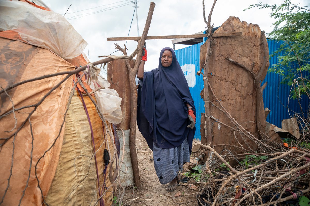 concern_som_sl's tweet photo. This Earth Day, meet Malliya  displaced by drought, she now helps keep her camp in Afgooye clean with support from the @EU_in_Somalia funded WASH programme. Her story shows how small actions can make a big impact, even in crisis. #EarthDay #EUinSomalia #WASH #Concern https://t.co/WWGPLJqe6b