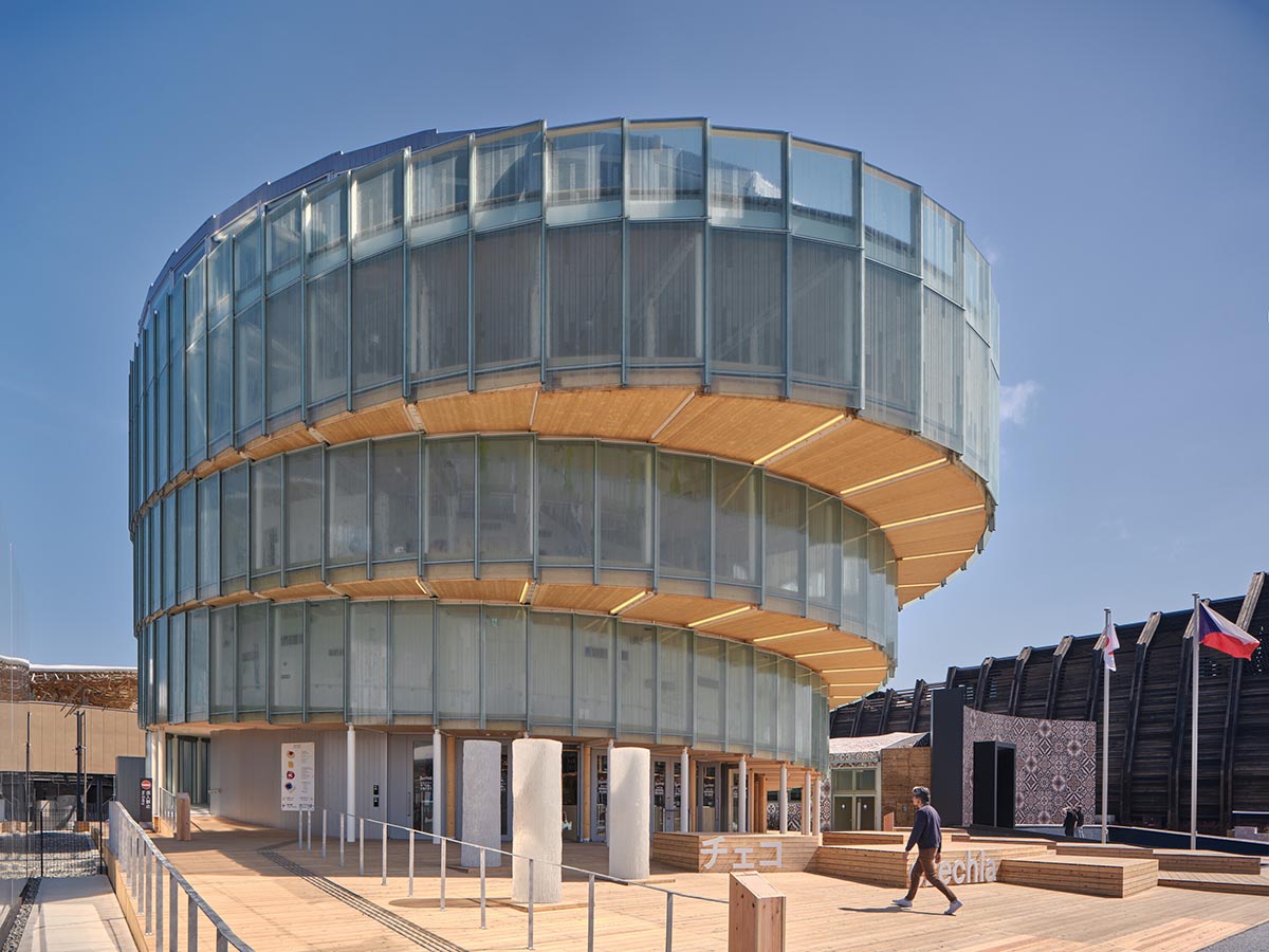WACommunity's tweet image. Rotating glass and wooden volumes reflect energy and continuous development at the Czech Pavilion: worldarchitecture.org/architecture-n… #pavilion #architecture