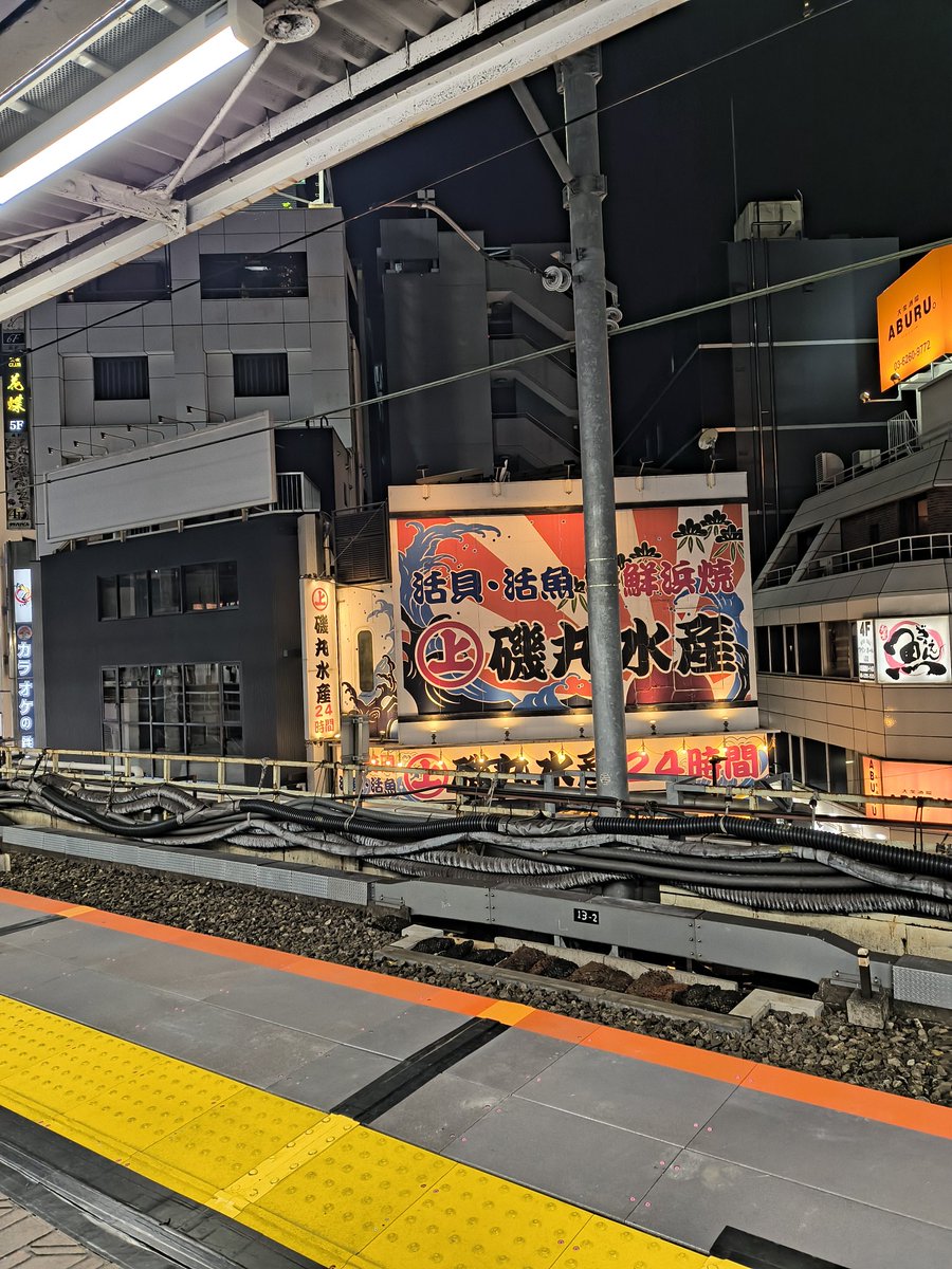 celestialpunch1's tweet image. #５４９ 　修羅神　夜練

•ブラボーチョーク
•(腕を突っ張る)→十字
•(首ガード)→ガードの手を横に流して一番搾り

•スパー　１ﾒｺﾒｺ

マット持つフリして近くで見るの勉強になる🍞

いつか帰りに呑みに行ったりしたいなー

#柔術 
#今日も良き練習 
#強くなりたい