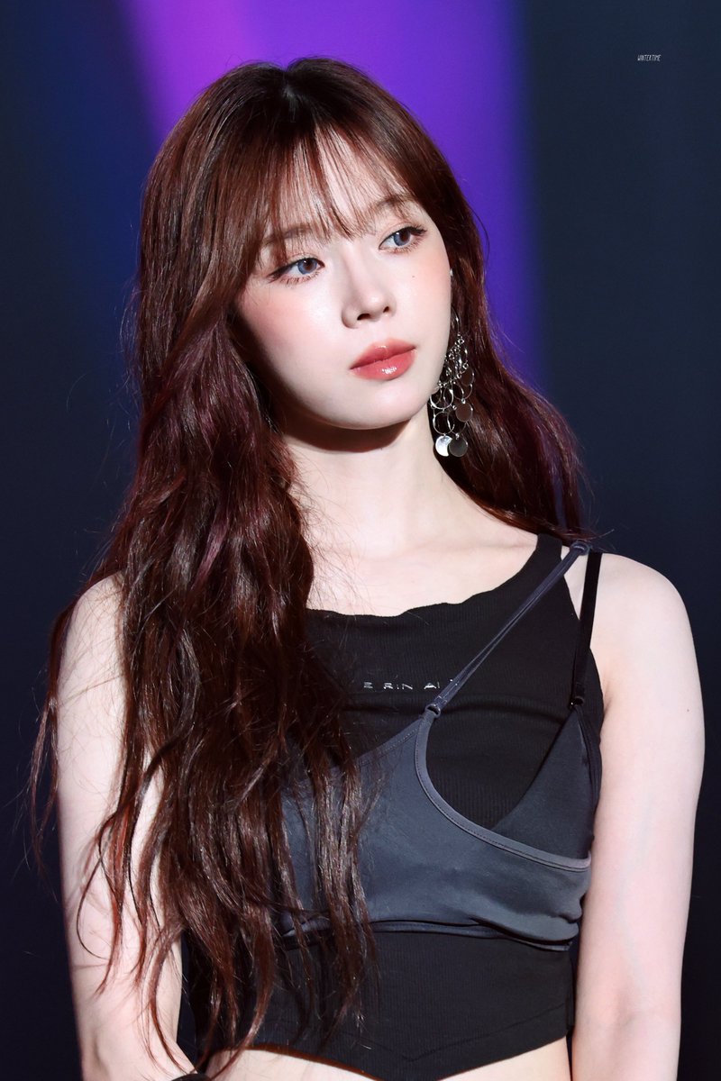 WinterTime_0101's tweet photo. 250426⭐️K-FLOW
💎🤍✨

#aespa #WINTER
#에스파 #윈터 https://t.co/IM785wStOz