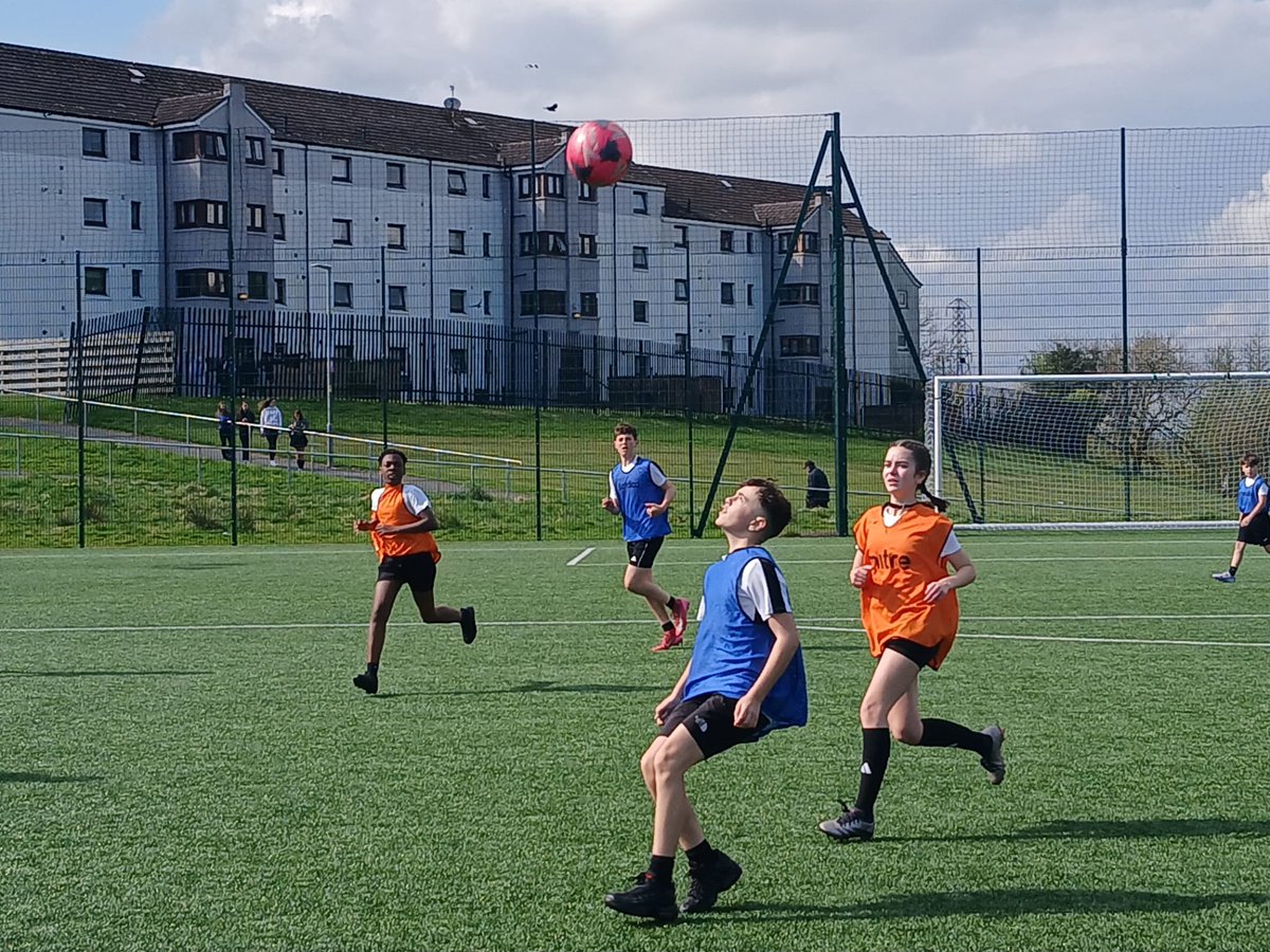 activeschoolsWD's tweet photo. ☀️⚽☀️Fun in the sun at OLSP ☀️⚽☀️
@OLSP_PE
@OLSPHigh
@OLSPFootball
S1 Mixed football tournament with S3 girls refereeing!
#wdleisure #wdfootball #wdactiveschools #sportscotland #westdunbartonshire #westdunbartonshireleisure https://t.co/jCrG7NqwHB