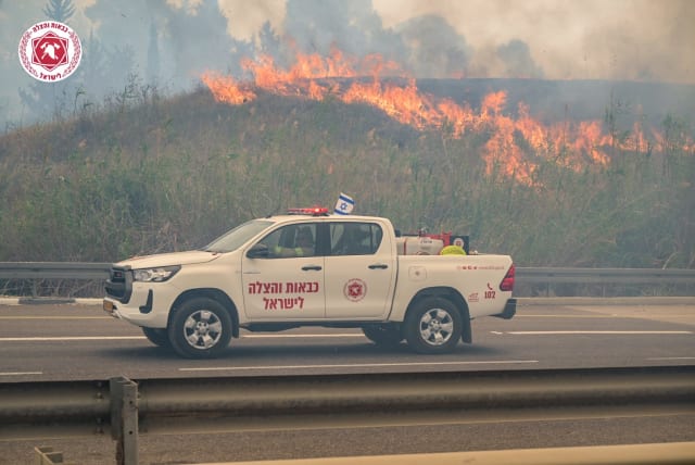 joslevi48's tweet photo. Israël demande l'aide internationale de la Grèce, de Chypre, de l'Italie, de la Croatie et de la Bulgarie alors que les incendies font rage dans la région de Jérusalem aux abords de l'autoroute principale.
On ne sait pas si des pays ont répondu à la demande d’Israël
#jpost https://t.co/Cfc0gASFBm