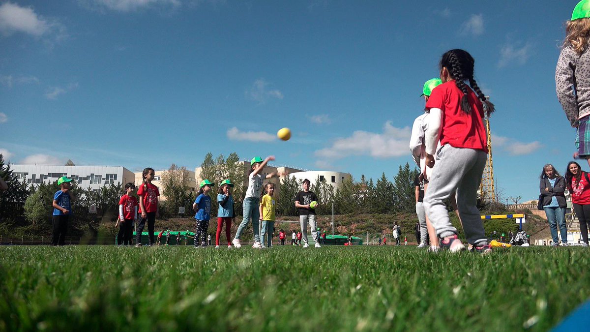 Otra mañana de aprendizaje, diversión y encuentro con los centros educativos de la provincia de Soria.
¡Que bien lo hemos pasado!
🏃🏻‍♀️🏒🎽🏹🥏🏟️