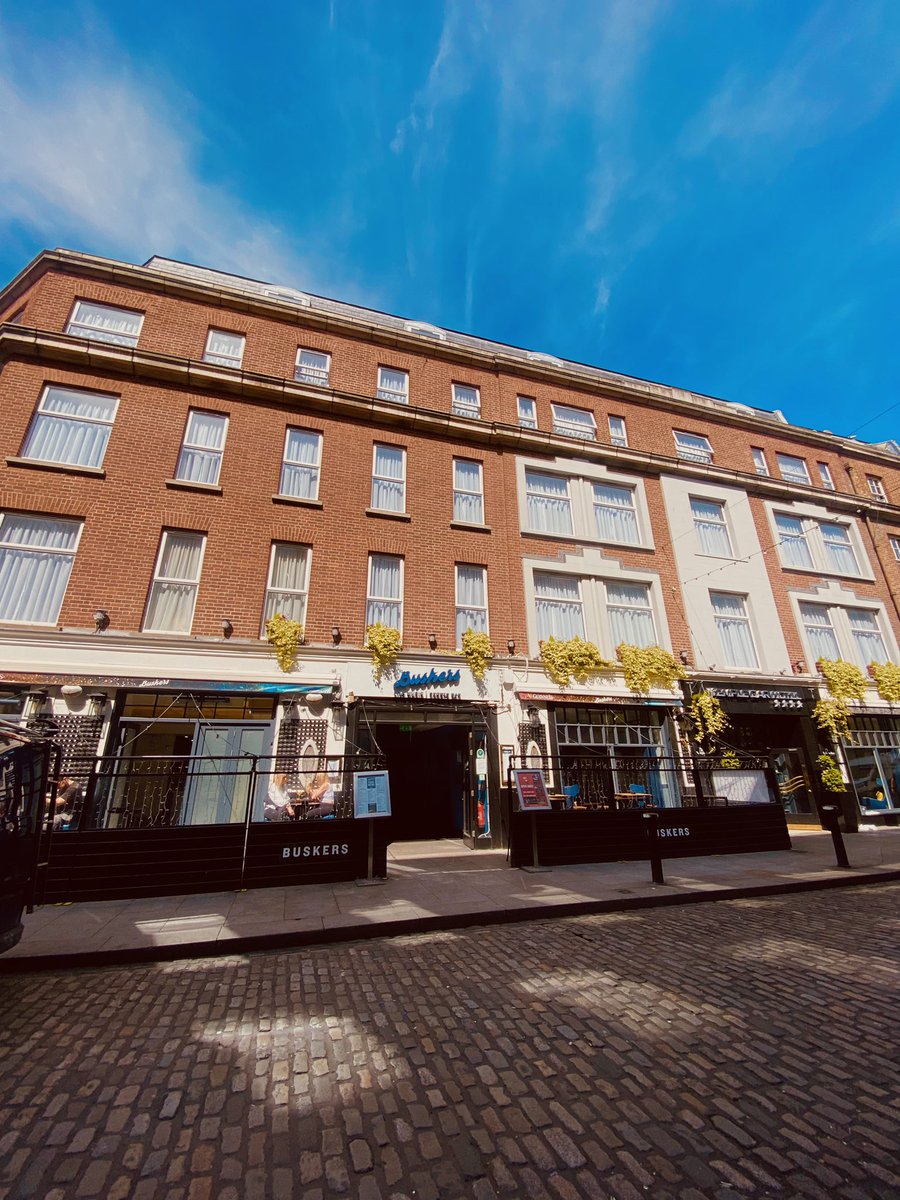 BuskersOTB's tweet photo. ☀️ Sun’s out, pints out!

Sure, there’s no better way to enjoy a sunny day in Dublin than with a few cold ones and good craic with your mates.

#GrandStretch #TempleBar #BuskersVibes #HappyOut https://t.co/VZXy9BZDU1