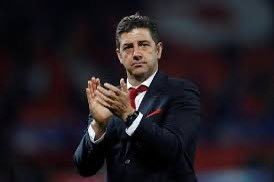 غير هالمدربين ماينفعون للهلال 

#الهلال