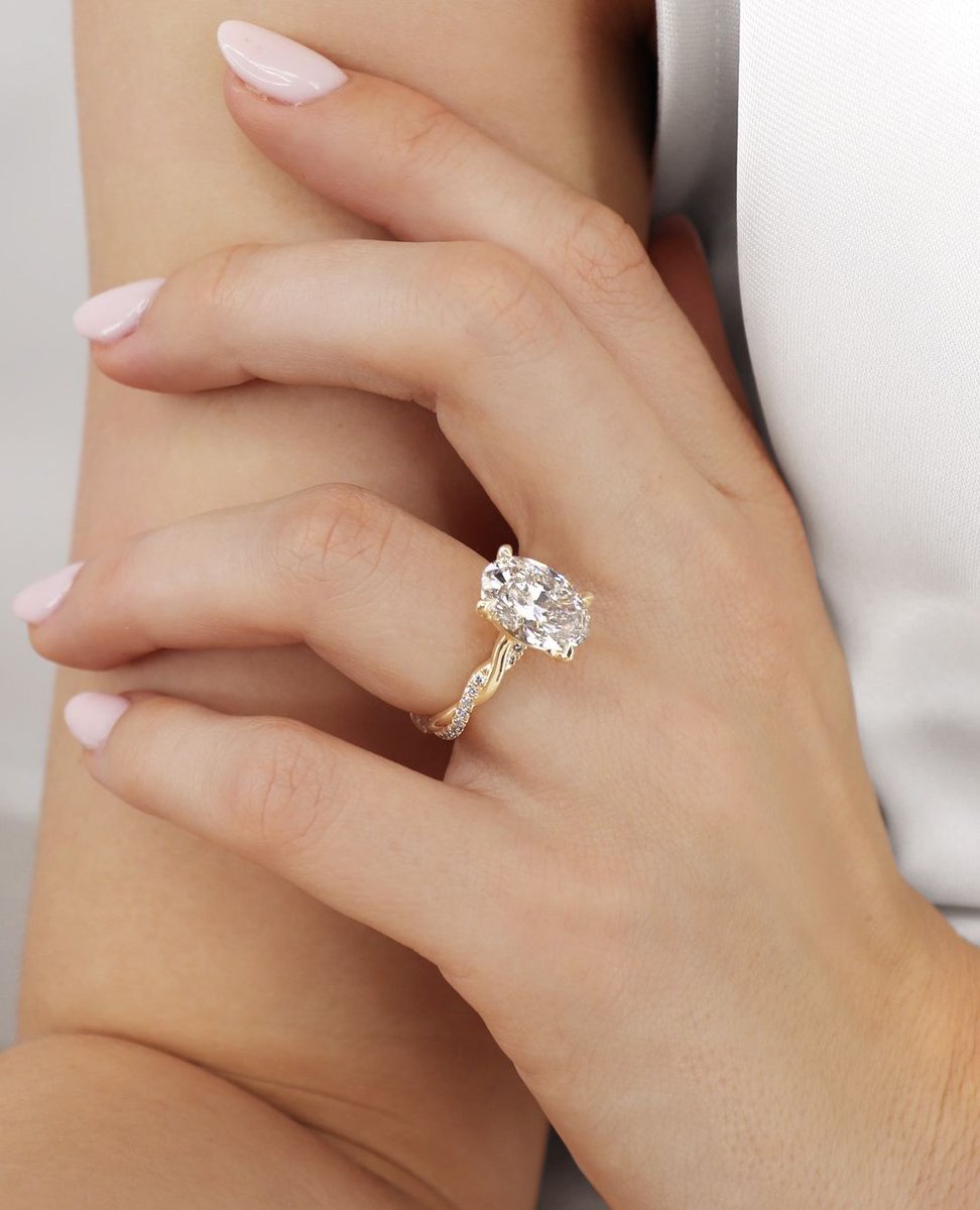For those who believe more is more ✨

Our Eden ring makes an unforgettable statement with 4.00ct of lab-grown sparkle and a twist of brilliance!

🔗 bit.ly/47WMcgr
📧 hello@lilyarkwright.com ⁠
📞+44 (0) 161 537 6773