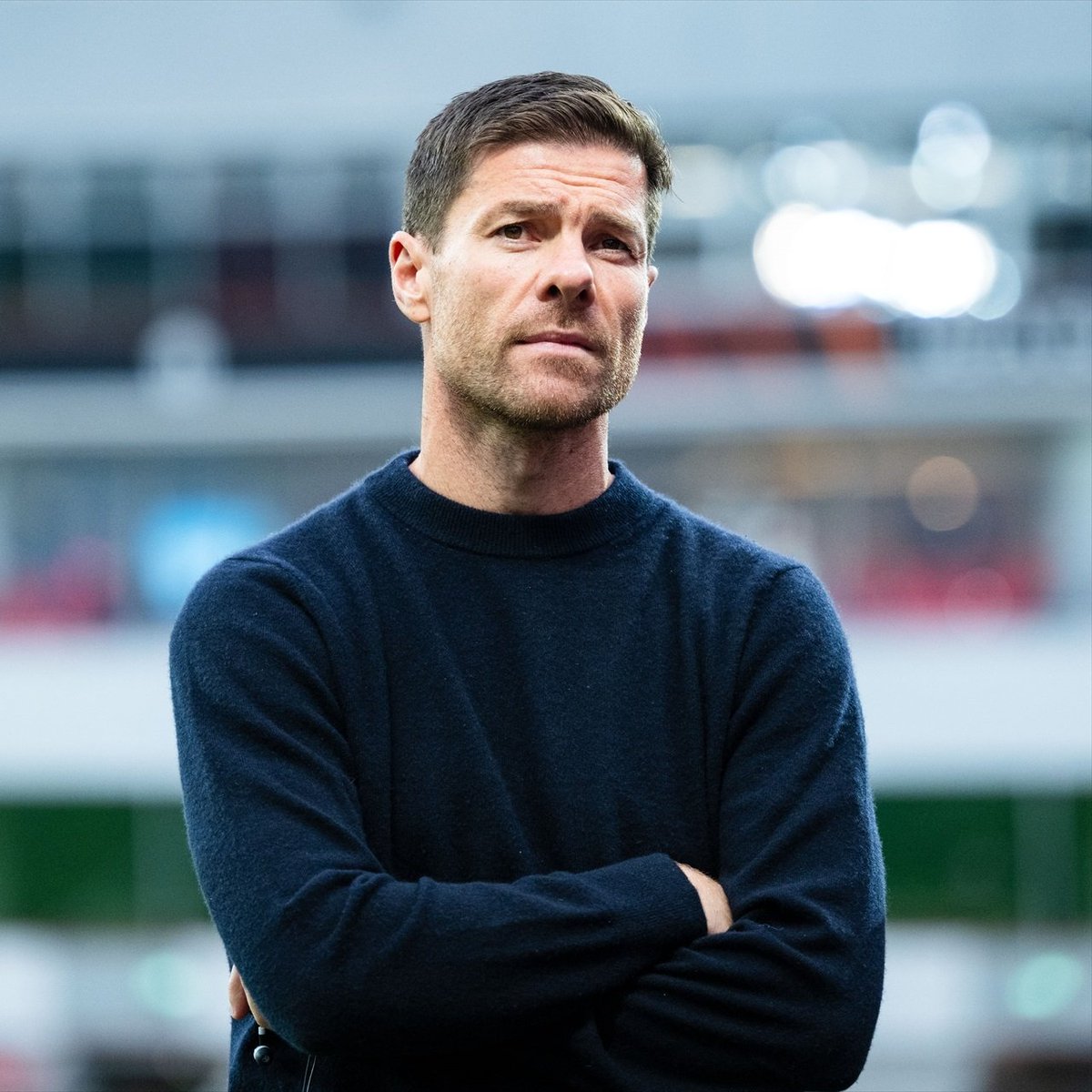 DeadlineDayLive's tweet photo. 🚨 𝗕𝗥𝗘𝗔𝗞𝗜𝗡𝗚: Bayer Leverkusen are now certain that Xabi Alonso will take over at Real Madrid! 

The board is working at full speed to find his replacement.

(Source: @kicker) https://t.co/z4I6HIBJDa