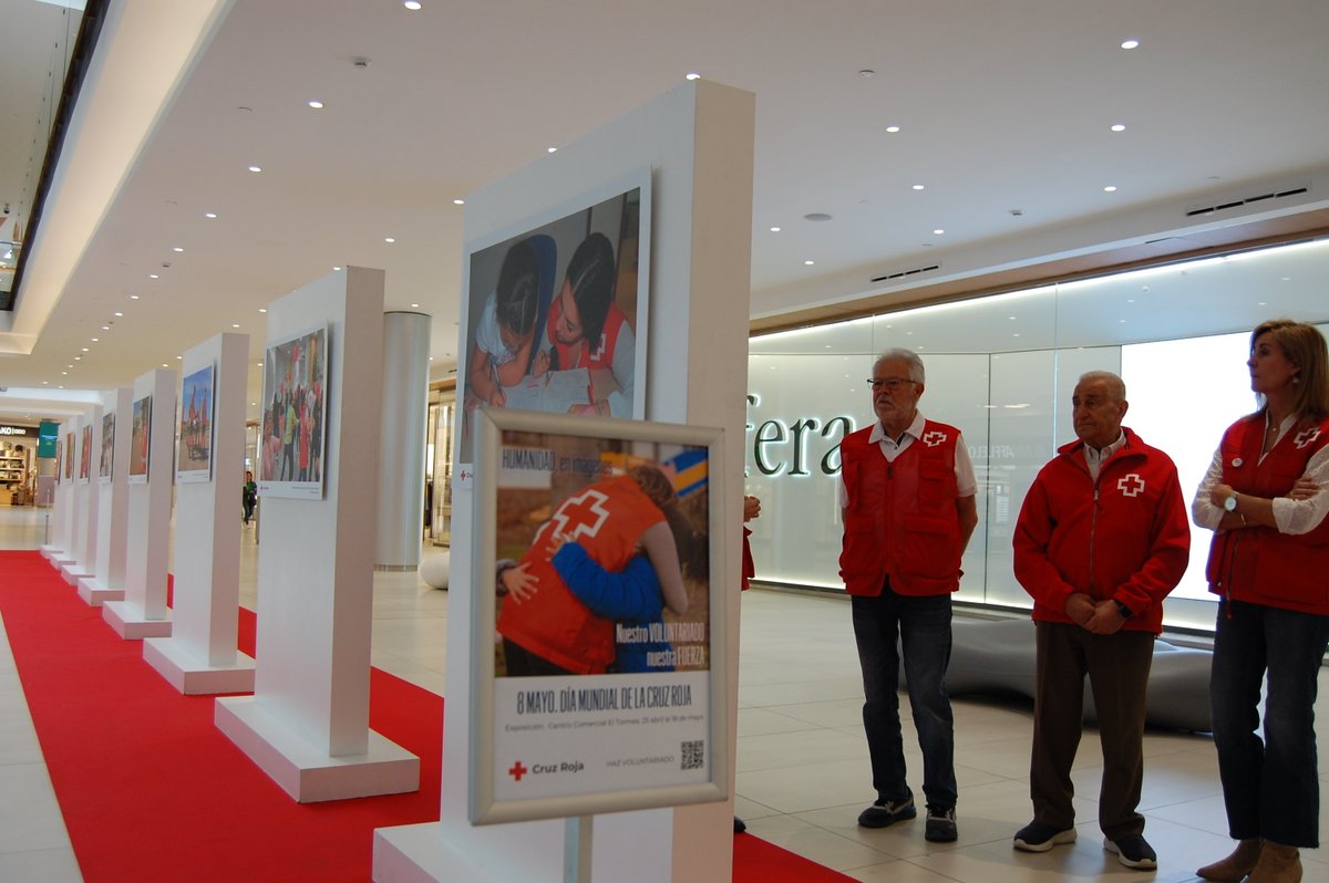 El 8 de mayo es el Día Mundial de la Cruz Roja. Un día para seguir rindiendo homenaje al voluntariado y a su compromiso solidario.  Por eso, agradecemos a <a href="/CCElTormes/">C C El Tormes</a> que acoja esta exposición fotográfica para visibilizar la destacada labor voluntaria en la provincia de Salamanca