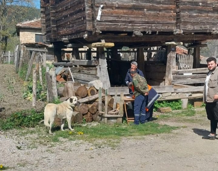 Sinop genelinde Sahipli Köpeklere Mikroçip uygulaması devam ediyor..🦮

Mikroçip uygulanmamış ve kimliklendirilmemiş köpek sahibi vatandaşlarımızın işlemlerini köylerde yapıyoruz. 
GÖLLER KÖYÜ .

<a href="/mustafaozarslnn/">🇹🇷Dr.Mustafa ÖZARSLAN</a>
<a href="/TCSinopValiligi/">T.C. Sinop Valiliği</a>