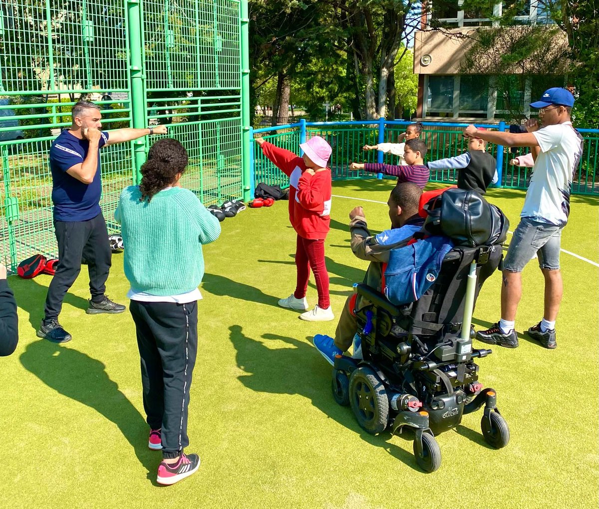 departement13's tweet photo. 💪 Connaissez-vous le #sport #inclusif ❓
Pour sensibiliser au #handisport et faire tomber les barrières, notre #MPJS d'#AixEnProvence a organisé une journée où 162 participants ont profité, entre autres, d'initiations et de jeux ludiques par des associations locales. https://t.co/tJbdA3NZT0