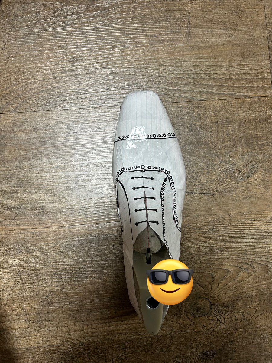 とりあえずアッパーのデザインを紙で確認

明日以降仮靴を作成予定