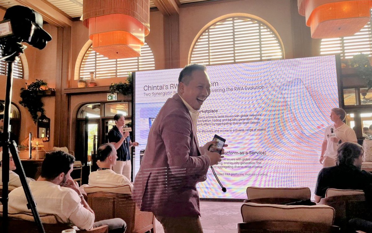 Behind the scenes while my two colleagues are presenting! #teamworkmakesthedreamwork