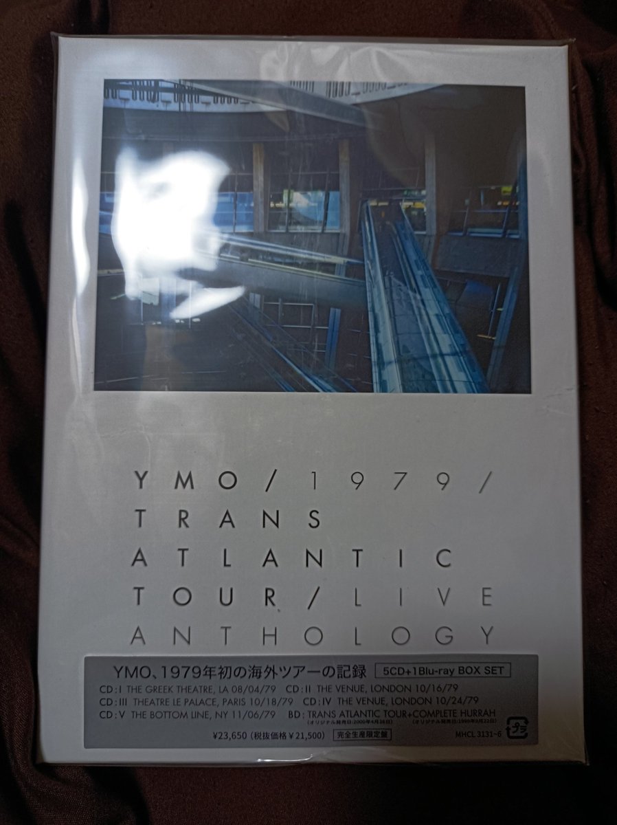 p_catz's tweet photo. 買ってしまった（笑）
欲を言えば、1980年の「テクノポリス2000-20」のライブ盤を出して欲しい…
山田康雄がDJを担当して放送されたもので、
1980/04/15の北海道厚生年金会館でのライブ。
初めてYMOを聴いたのがこのライブ放送だったので、印象がデカい。

#YMO1979TransAtlanticTourLiveAnthology https://t.co/e4gjXznEEt