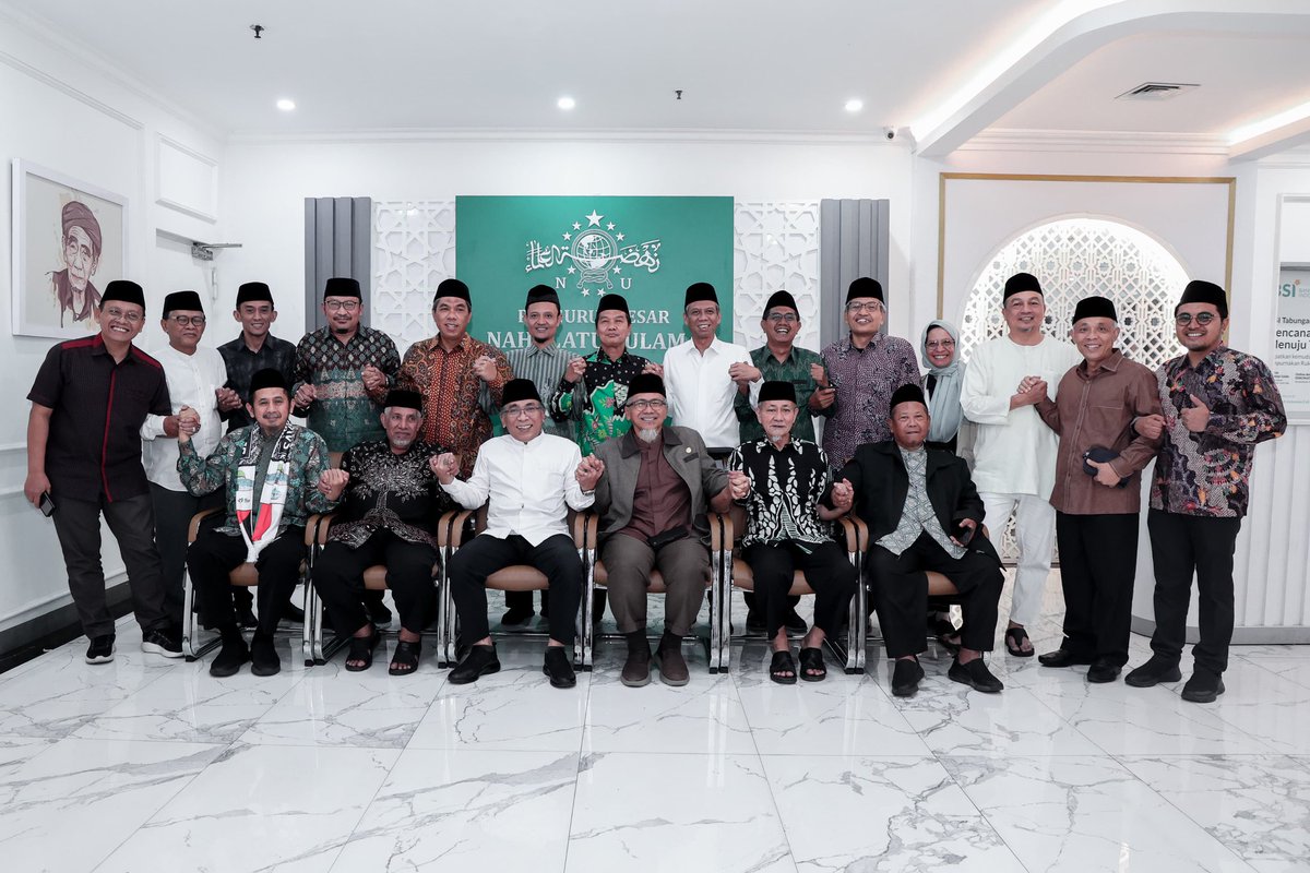Alhamdulillah, hari ini, Rabu (30/4), kami menerima 12 pimpinan organisasi kemasyarakatan Islam di Kantor PBNU. Kami sepakat untuk terus mendorong Pemerintah Republik Indonesia agar mengambil peran yang lebih aktif dalam upaya mewujudkan kemerdekaan Palestina secara penuh.