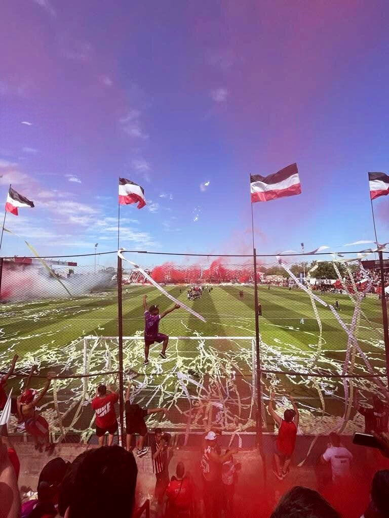 LE DEMOSTRAMOS AL MUNDO LO QUE ES EL VERDADERO AMOR, SALIR A JUNTAR BOTELLAS PARA VERTE A VOS 
FELIZ DÍA DEL HINCHA CRUZADO 🇾🇪❤️