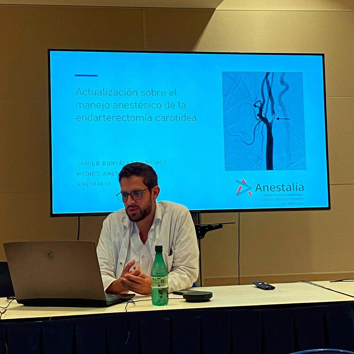 El martes nos reunimos para una nueva sesión de actualización del equipo ➡️Esta vez tratamos el manejo anestésico de la endarterectomía carotidea, de la mano de nuestro compañero Camilo González Martínez 📷#NeverStopLearning #AnestaliaTeam