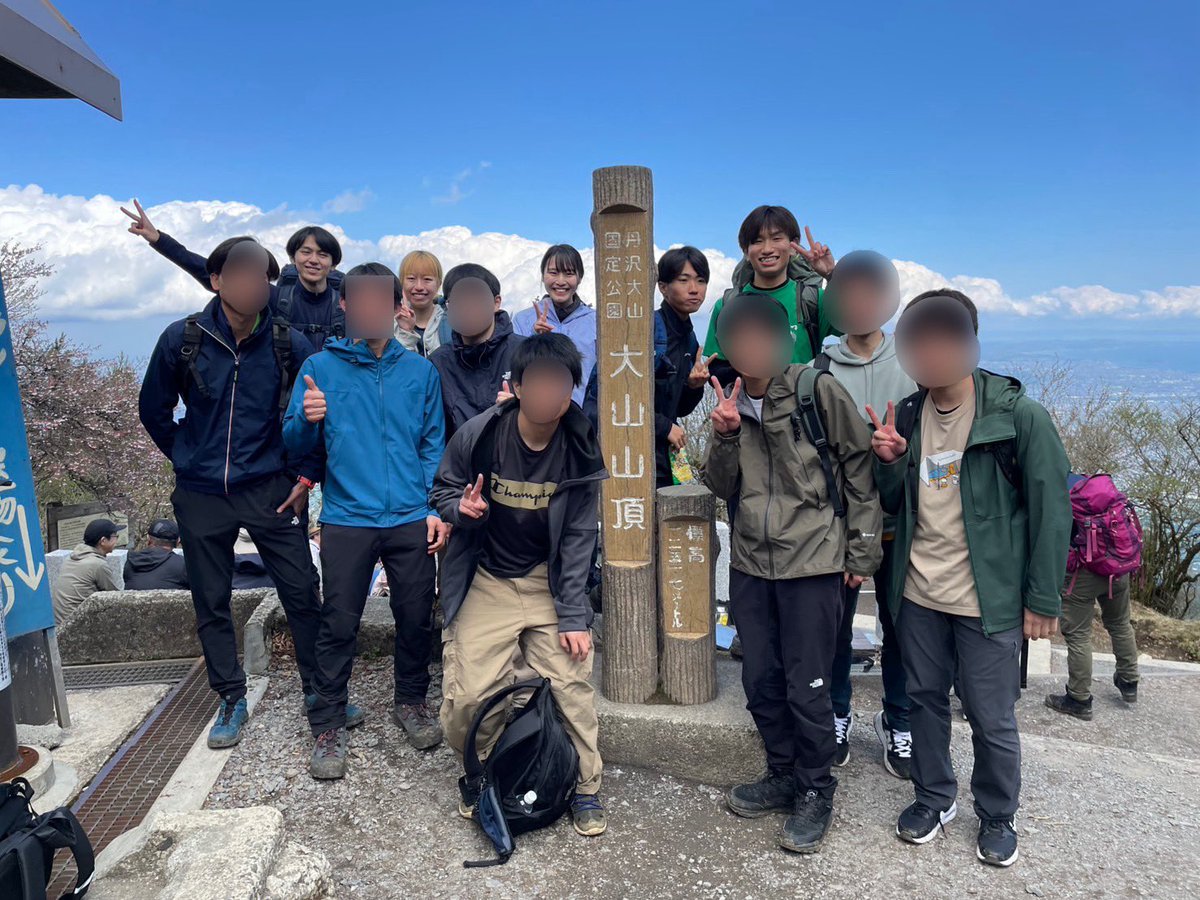 TWVjp's tweet photo. ４/２９に大山ハイクに行ってきました。午前中は曇りでしたが山頂に到着すると雲が晴れ、最高の眺めを楽しむことができました！今回で新歓ハイクは最後ですが興味がある方は是非今後の新人合宿にご参加ください！！
#春から東大
#東大ワンゲル
#twv
#大山 https://t.co/j00VvuFKc3