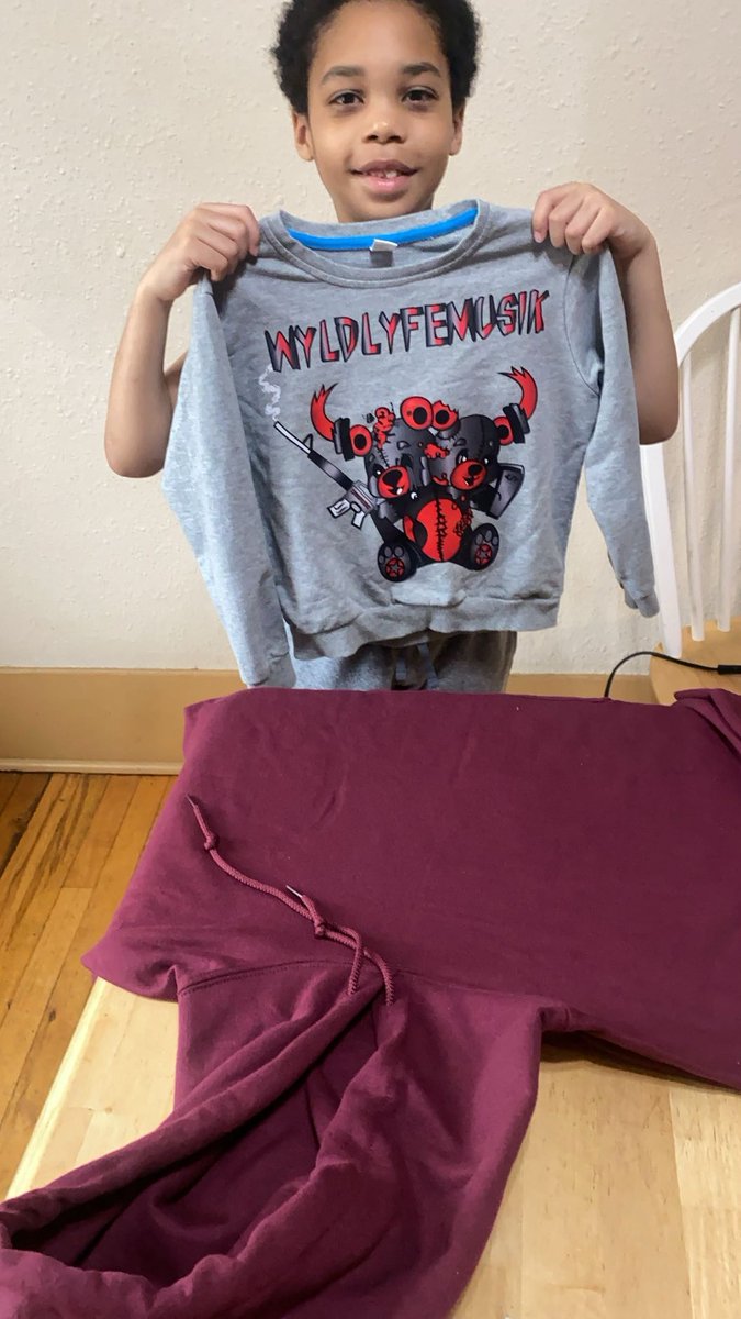 wyldlifeboobie's tweet photo. Pressin up merchandise for my label #WyldLyfeMusikGroup #Newhiphop #newartist #unsignedartist #unsignedrapper #undergroundhiphop #undergroundrapper #recordingartist #soundcloud #youngrapper #upcomingartist #music #newartists #newartistalert #music #artist #newmusic https://t.co/W3EshzFcaU