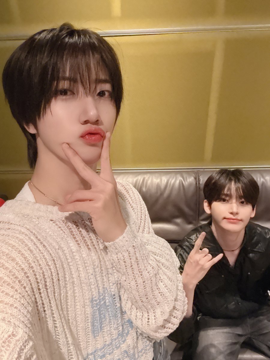 CRAVITYstarship's tweet photo. [📸] 250430
MBC #아이돌라디오4
⠀ 
#CRAVITY #크래비티
#정모 #원진 https://t.co/BfIjhgkkFk