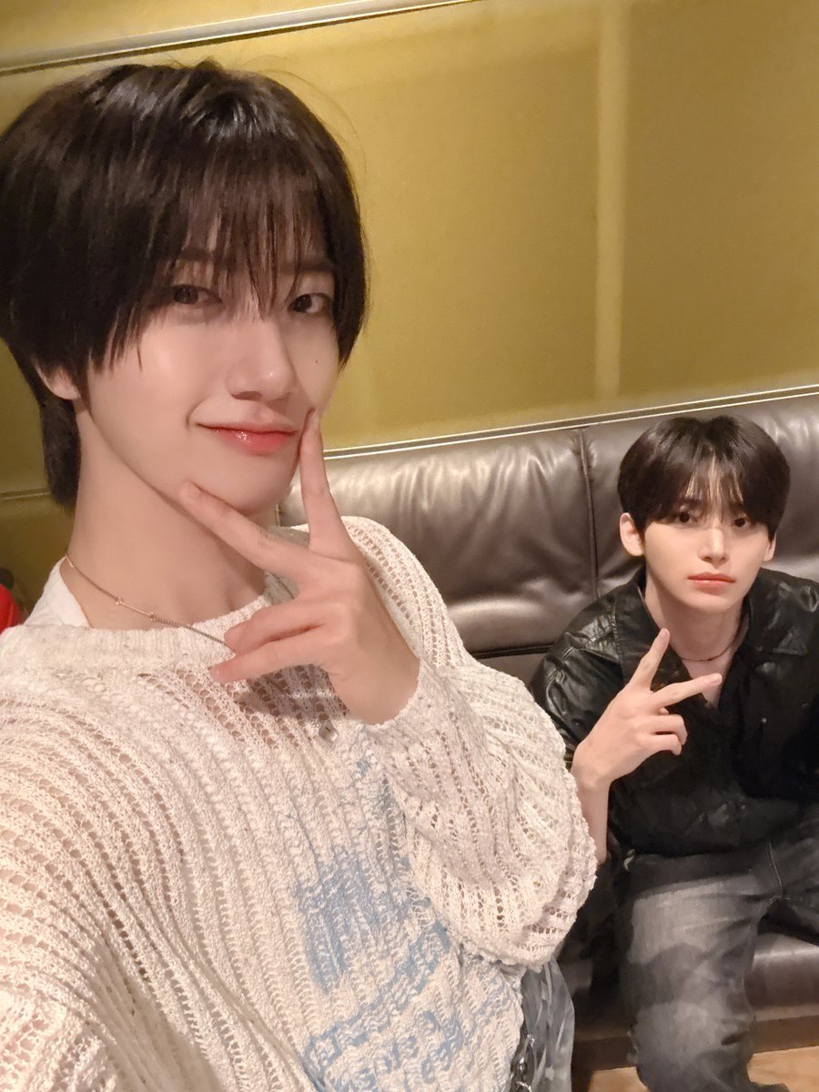 CRAVITYstarship's tweet photo. [📸] 250430
MBC #아이돌라디오4
⠀ 
#CRAVITY #크래비티
#정모 #원진 https://t.co/BfIjhgkkFk