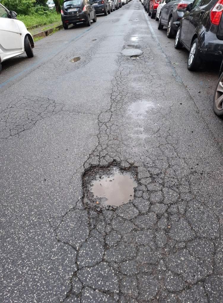A Roma non ce manca nulla 

Abbiamo pure i crateri lunari