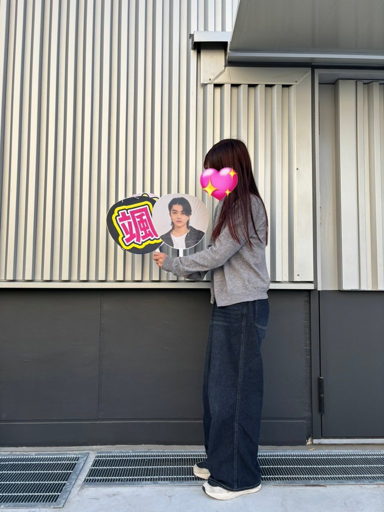 min__ha_y's tweet photo. 4.26 なんばHatch
4.27 COMTEC PORTBASE

2日連続わぶに会えてこれ以上ない幸せだった😭😭🩷はやくつぎ会える予定できますように❕

#WB_TOUR_TheFirstLight 
#WILDBLUE https://t.co/b6StbJPjP0