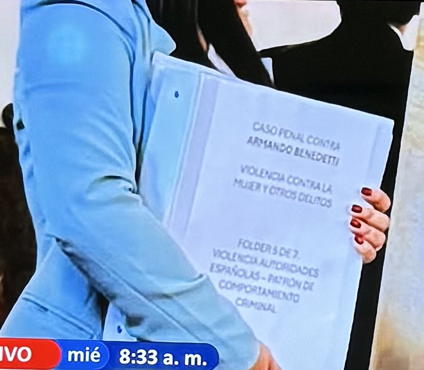 Ojo a la carpeta con la que llegó Laura Sarabia a la fiscalía para declarar en contra de Armando Benedetti.
