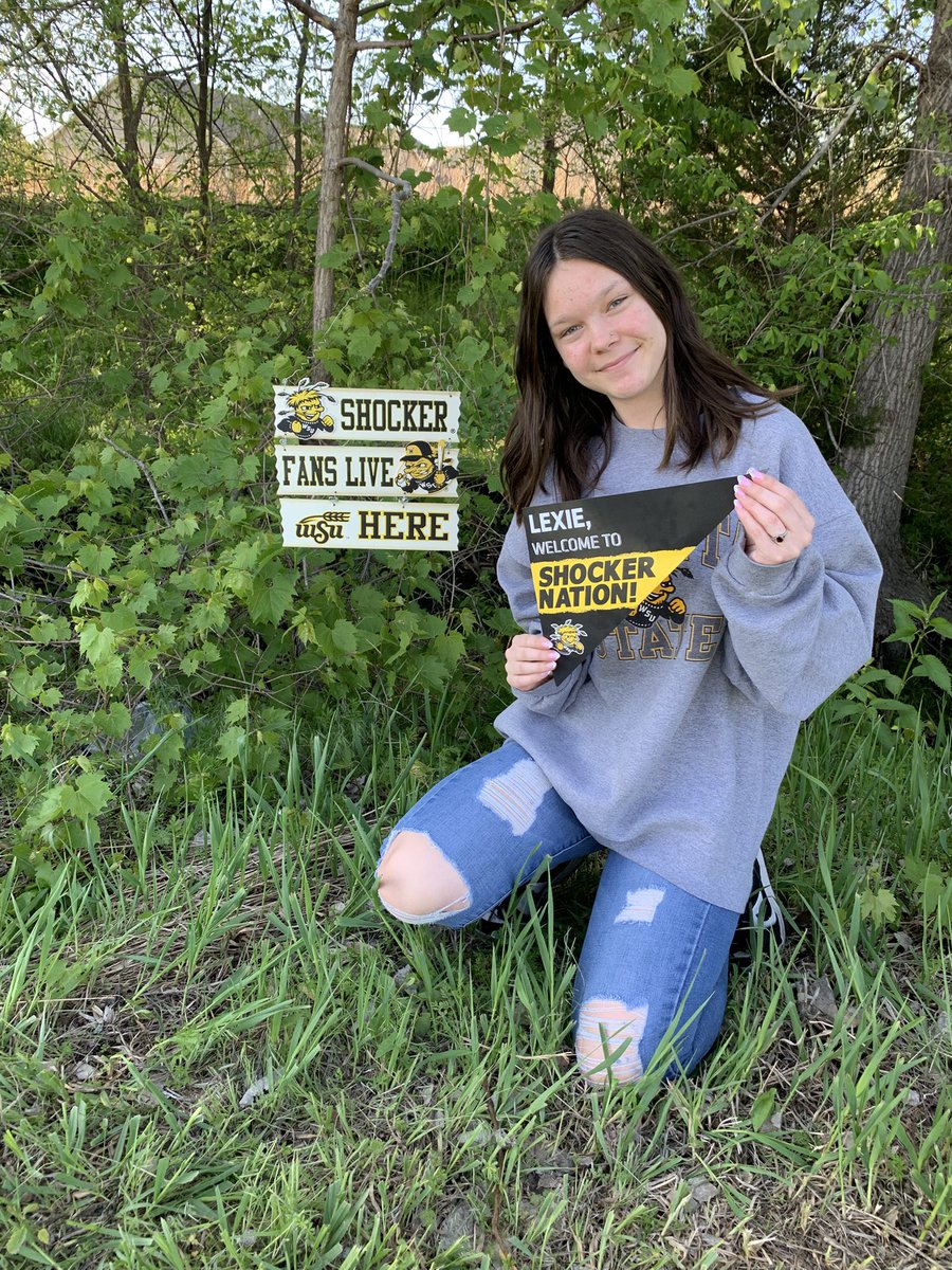 Lexie_Kramer25's tweet image. Love how these turned out!! 💛🖤 #FutureShocker #CollegeSigningDay