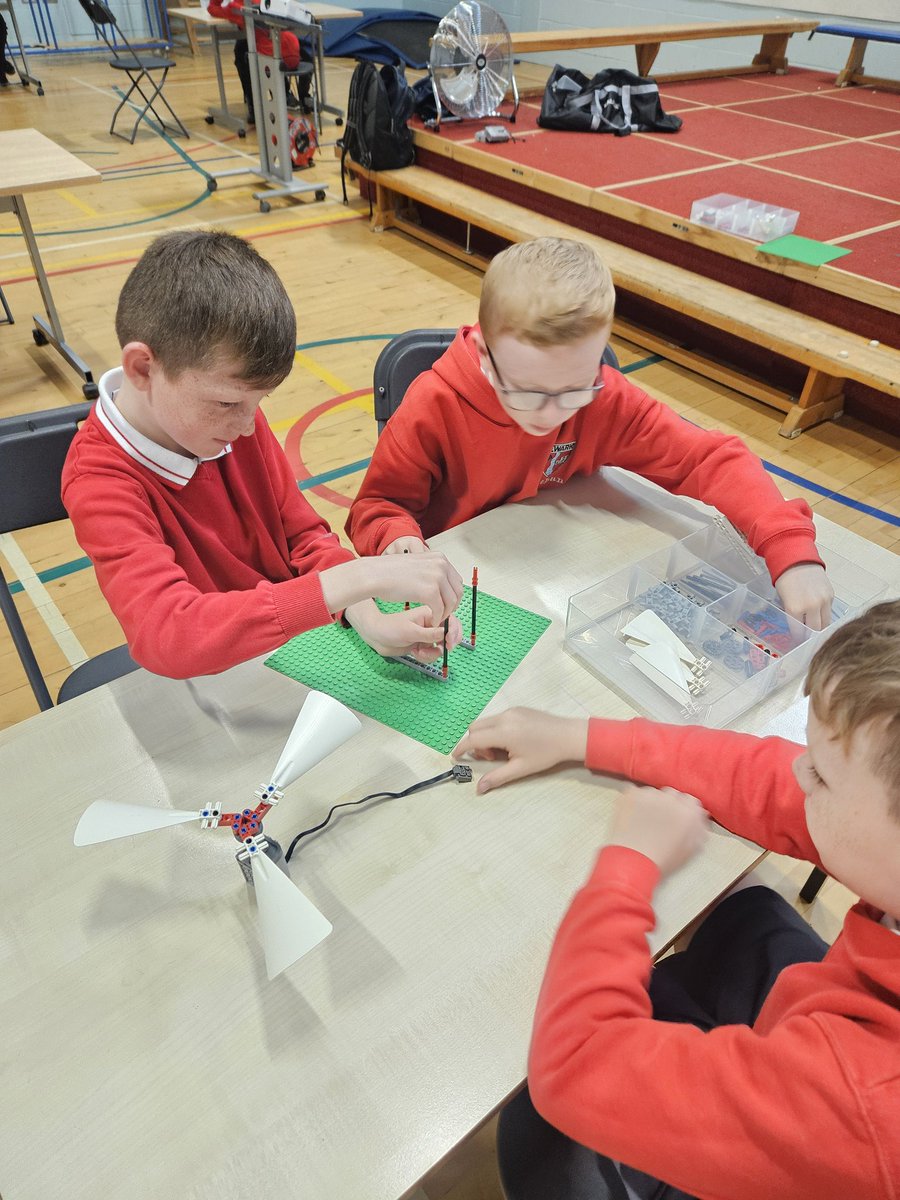 We had a great STEM session by Skills Development Scotland on Lego Renewables. We worked as a team to create a wind turbine that produced electricity. Or winning group produced 6.9 bolts of electricity!