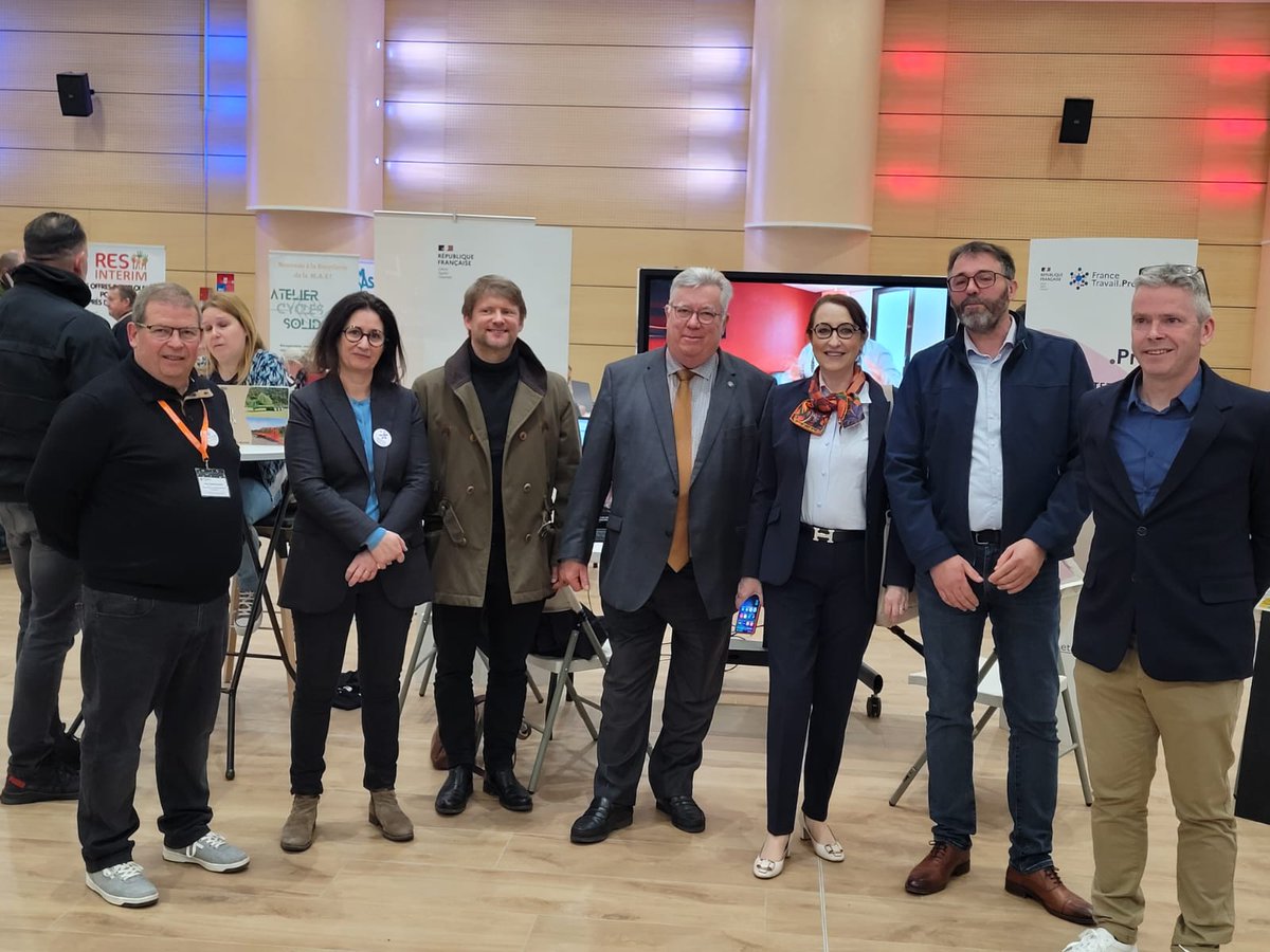 Prefet62's tweet photo. #Emploi
Isabelle Fradin-Thirode, sous-préfète de l'arrondissement de #MontreuilSurMer, a participé à la quatrième édition du forum "Au Tour de l'Emploi" organisée mercredi 23 et jeudi 24 avril dernier dans les communes d'#HesdinLaForêt et de #Fruges. https://t.co/cgSDzR7nWl