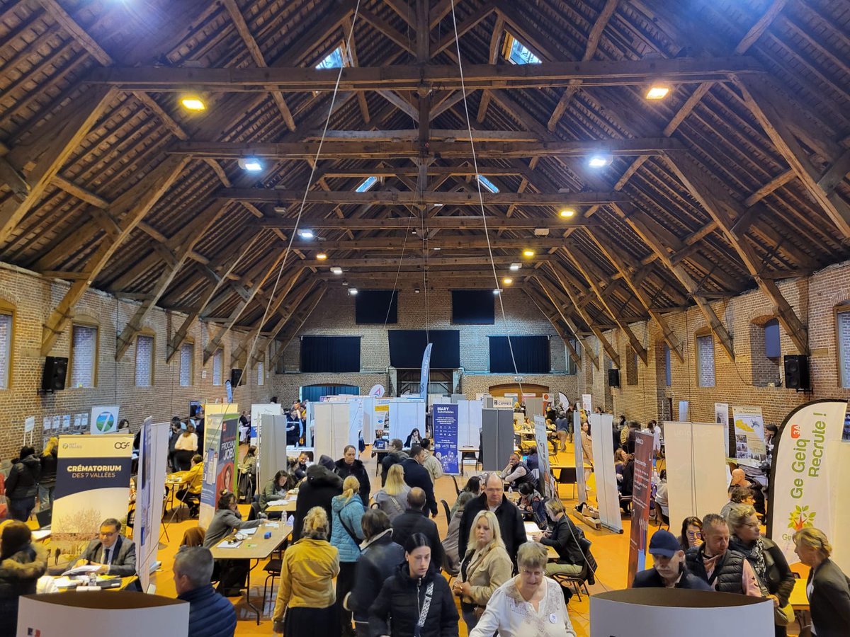 Prefet62's tweet photo. #Emploi
Isabelle Fradin-Thirode, sous-préfète de l'arrondissement de #MontreuilSurMer, a participé à la quatrième édition du forum "Au Tour de l'Emploi" organisée mercredi 23 et jeudi 24 avril dernier dans les communes d'#HesdinLaForêt et de #Fruges. https://t.co/cgSDzR7nWl