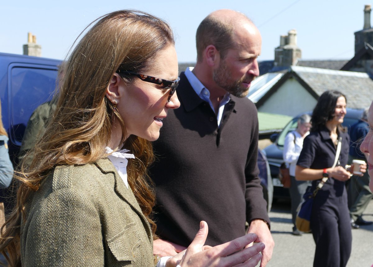 EdgeofMull's tweet image. It&apos;s amazing who you might bump into on Iona.
