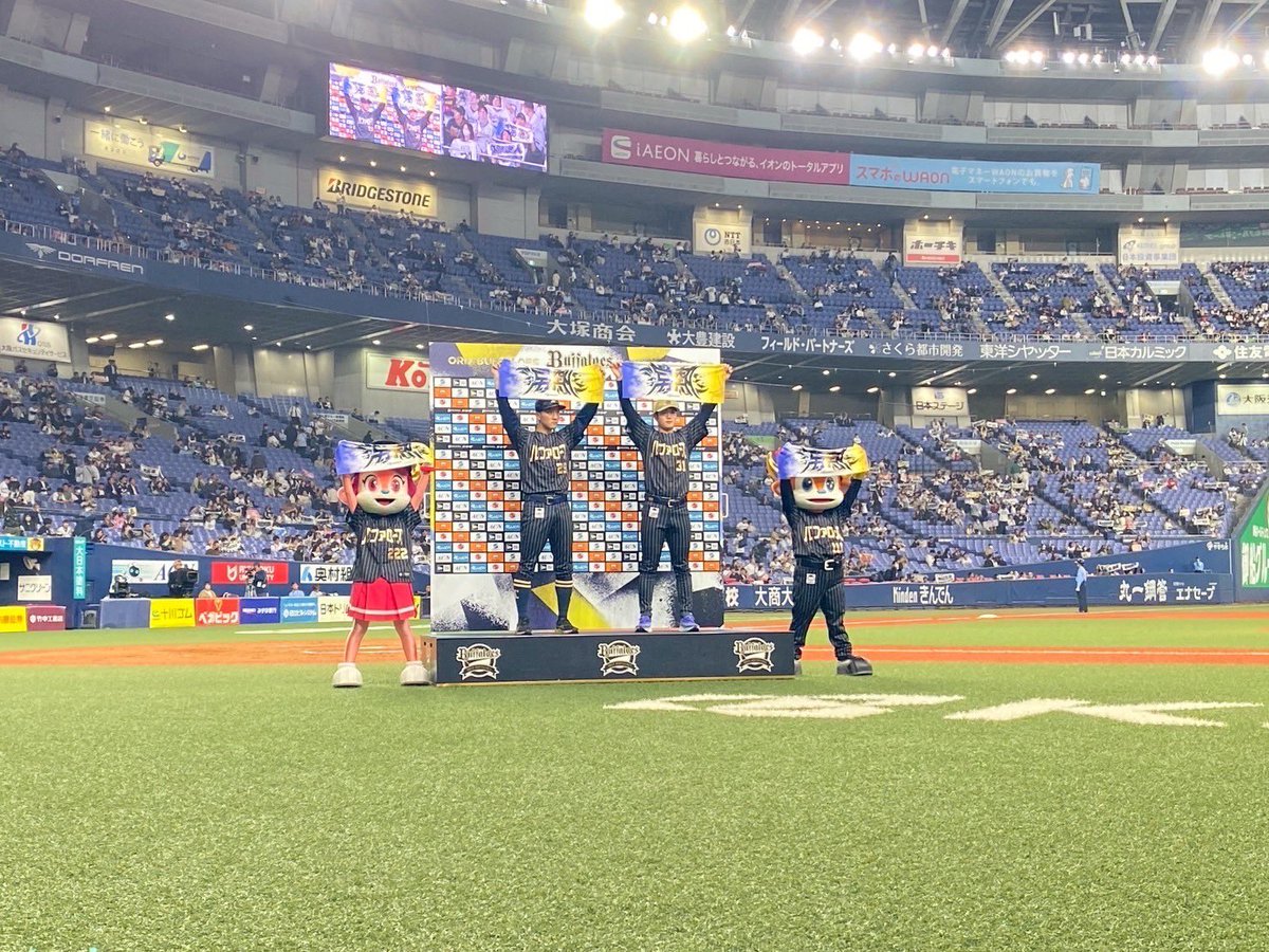 bullbell_B's tweet image. れんしょうおりほー🥳✨

きょうのヒーローは🦸‍♂️
ニックネーム #タジ と #タマル こと
#田嶋大樹 とうしゅと #太田椋 せんしゅ！

たべっ子どうぶつのみんなも
おうえんありがとう🎶
えいがもがんばってね〜🎬

#たべっ子どうぶつTHEMOVIE
#オリっこデー #Bs2025 #ORIX
#バファローブル #バファローベル