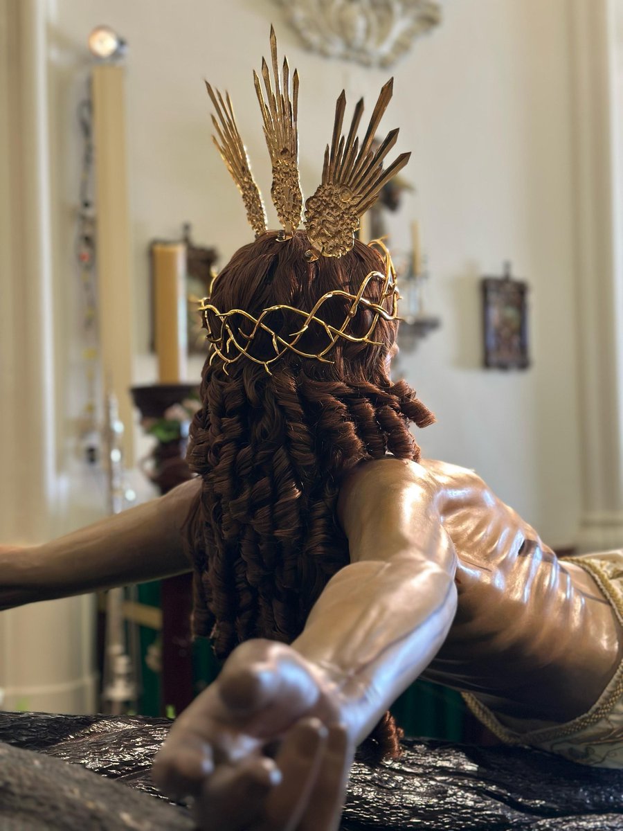 "Tanto amó Dios al mundo, que le entregó a su Hijo único, para que todo el que crea en él no perezca, sino que tenga vida eterna. Porque Dios no envió a su Hijo para condenar al mundo, sino para que el mundo se salvara por él".