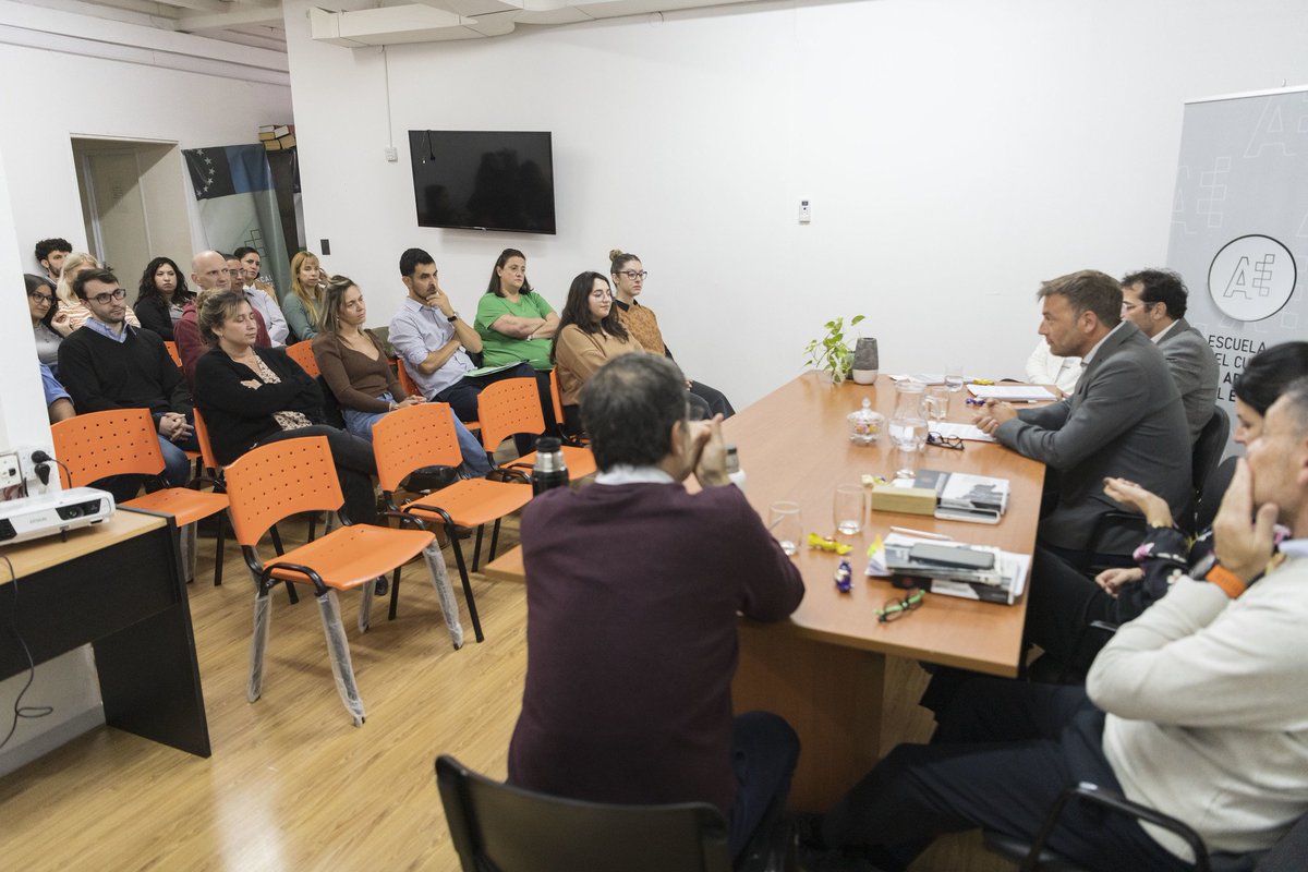 FISCALÍA DE ESTADO FORTALECE LA FORMACIÓN DE ABOGADOS DEL SECTOR PÚBLICO

Con el inicio de una serie de conversatorios sobre la reforma de los códigos procesales, la Fiscalía de Estado de Río Negro avanza en la capacitación de profesionales del ámbito jurídico estatal. ⚖️

📚 Las