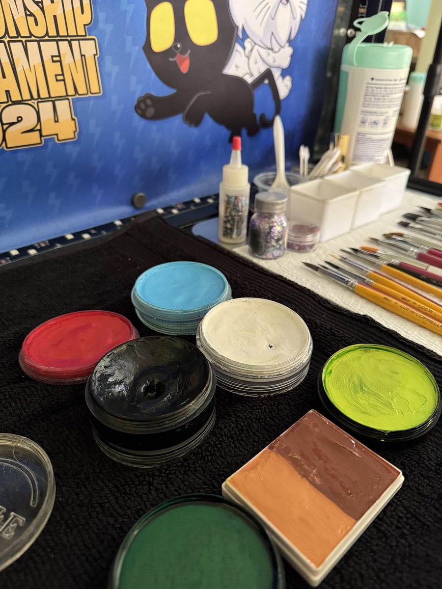 SifreMichelle's tweet image. 🌸GM! 👋🏼Any guesses for #7 in this Countdown?!😉 

Bodypainting/facepainting countdown because….I love Veefriends!!!🥰

But also, because of @veefriends @VeeFriendsCards + @Topps Chrome drop on May 7th!!!🤭🤩YESS!!🎉😃

#Veefam