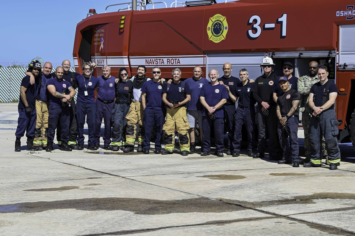 US Embassy Madrid 🇺🇸🇪🇸 (@usembassymadrid) on Twitter photo 🚒🔥 Bomberos de la Base Aérea de Morón y de <a href="/NAVSTA_Rota/">Naval Station Rota</a> realizaron una evolución de rescate y lucha contra incendios de aeronaves (ARFF). Juntos, trabajamos para mantener la seguridad, fortalecer la flota y reforzar la alianza entre Estados Unidos y España. 🇺🇸🇪🇸 🚒🔥 Bomberos de la Base Aérea de Morón y de <a href="/NAVSTA_Rota/">Naval Station Rota</a> realizaron una evolución de rescate y lucha contra incendios de aeronaves (ARFF). Juntos, trabajamos para mantener la seguridad, fortalecer la flota y reforzar la alianza entre Estados Unidos y España. 🇺🇸🇪🇸